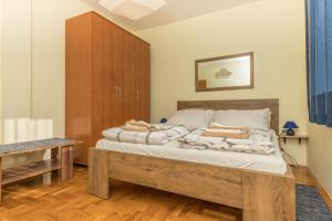 Posteľ alebo postele v izbe v ubytovaní Apartmani Adria LiLa Crikvenica Dramalj