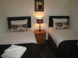 Легло или легла в стая в Romeo Cottage - Sleeps 4 - Open Plan Barn - Private Hot Tub & Garden