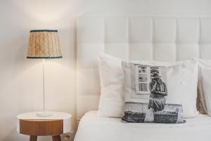 Postel nebo postele na pokoji v ubytování Loulé Coreto Guesthouse