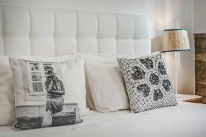 Postel nebo postele na pokoji v ubytování Loulé Coreto Guesthouse