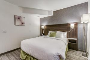 Postel nebo postele na pokoji v ubytování EST Hotel