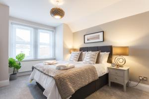 Легло или легла в стая в Stylish Town Centre House - Sunny Decking, 300 mbs & Parking