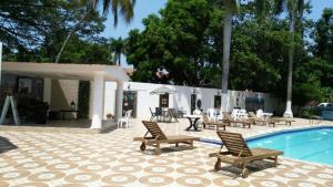 Bazén v ubytování Hotel Mar y Luna nebo v jeho okolí