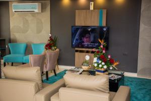 Ruang duduk di SERPYL Plaza Hotel