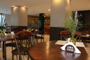 Restoran atau tempat lain untuk makan di SERPYL Plaza Hotel