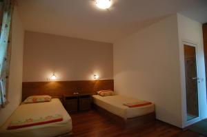 Postel nebo postele na pokoji v ubytování Sinia Vir Eco Residence + 11 fotografií