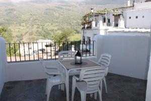 a table and chairs on a balcony with a view at La Tila in Capileira