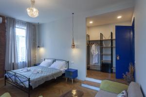 Postel nebo postele na pokoji v ubytování Bricks Room Hotel