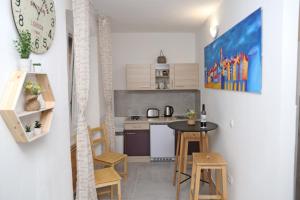 A kitchen or kitchenette at Hostel Korcula