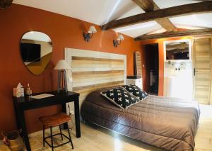 Katil atau katil-katil dalam bilik di Mas Guiraud, le Coquet