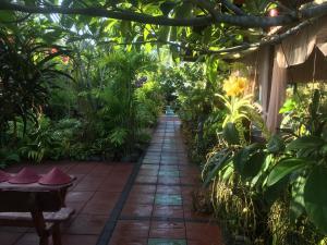 Taman di luar TAMAN INDAH RESORT