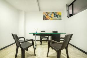 Una televisión o centro de entretenimiento en Hotel Elegant Suite