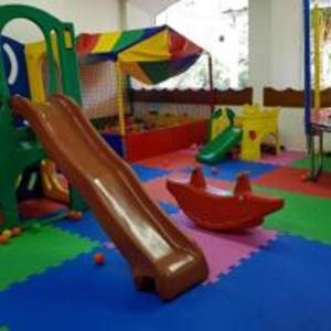a childrens play room with a slide and a playground at Flat Cavalinho Branco - Ap 516 in Águas de Lindóia