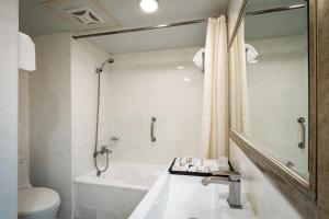 Koupelna v ubytování Yoyo Hotel