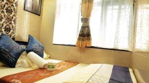 Postelja oz. postelje v sobi nastanitve First Inn Hotel & Guest House Reception at 10TH F, Block E