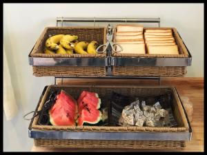Makanan di atau berdekatan hotel