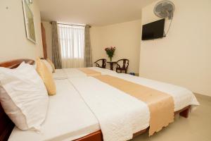 Postel nebo postele na pokoji v ubytování Nguyen Ha Hotel