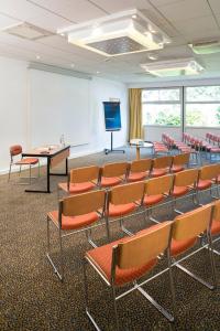 The business area and/or conference room at Novotel Amiens Pôle Jules Verne