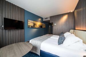 En eller flere senge i et værelse på Best Western Premier Hotel de la Paix