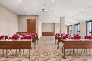 The business area and/or conference room at Ramada by Wyndham Sakarya Hendek