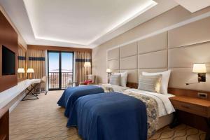 A bed or beds in a room at Ramada by Wyndham Sakarya Hendek