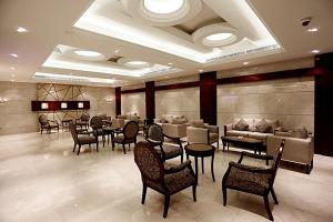 a restaurant with chairs and tables in a room at أسوار للشقق المخدومة in Al Khobar
