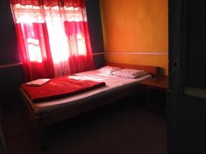 Postel nebo postele na pokoji v ubytování Vamoose Latpanchor Homestay