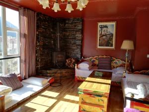 พื้นที่นั่งเล่นของ Kangding Guozhuang Nan Wu Hao Boutique Inn