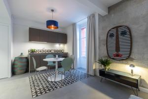 Kuchyň nebo kuchyňský kout v ubytování L'Abeille - Boutique Apartments