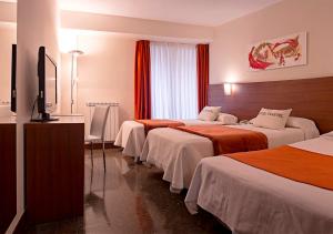 Postel nebo postele na pokoji v ubytování Hotel Txartel