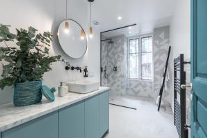 Koupelna v ubytování L'Abeille - Boutique Apartments