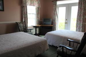 Gallery image of Lynwood Inn in Baddeck