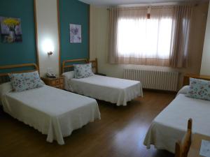 Postel nebo postele na pokoji v ubytování Hotel Nice + 35 fotografií