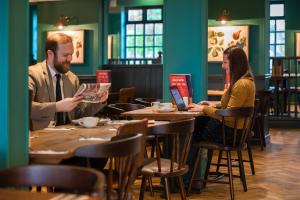 Restoran atau tempat lain untuk makan di County Arms