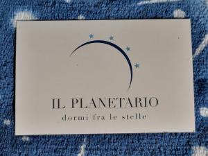 un segno che legge male plantarita non I jeans sono visibili di Il Planetario a Verbania