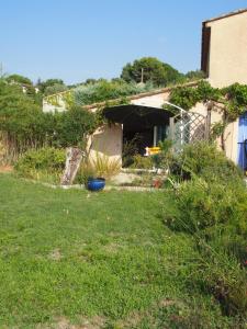 Kebun di luar " le bosquet fruité en Provence Occitane