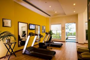 Fitness centrum a/nebo fitness zařízení v ubytování Lemon Tree Hotel, East Delhi Mall, Kaushambi