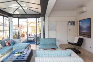 A seating area at Amazing Penthouse Piazza Venezia