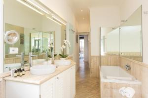 A bathroom at Amazing Penthouse Piazza Venezia
