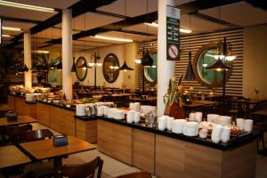 A restaurant or other place to eat at Hotel Santo Graal