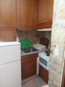 A kitchen or kitchenette at Rosalia Apartments