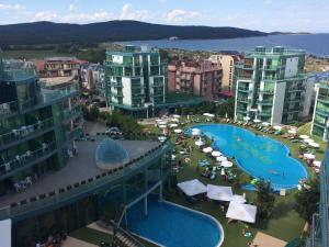 Изглед към басейн в Ul Rakovina, Entrance G, 7 floor, Apartment 702 или наблизо