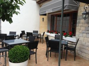 Restaurace v ubytování Hôtel Le Tivoli