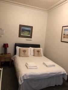 Postel nebo postele na pokoji v ubytování Westerlea Hotel Nairn