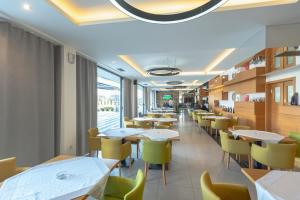 Restaurace v ubytování Hotel Stobex Loznica