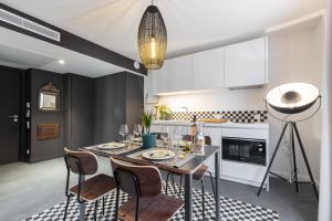 Kuchyň nebo kuchyňský kout v ubytování L'Abeille - Boutique Apartments