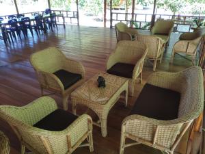 A seating area at Harmony Bay Resort and Dive Center