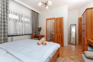 En eller flere senge i et værelse på Vila Javorinka