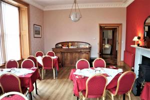 Posezení v ubytování Westerlea Hotel Nairn