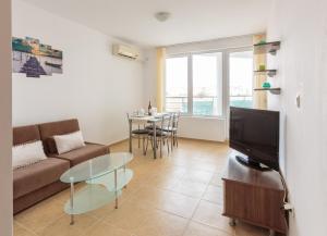 TV a/nebo společenská místnost v ubytování Aparthotel Costa Calma